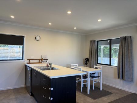 Modern Living - Photo 5