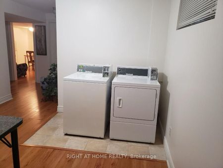 For Lease - 10 Fisico Court, Richmond Hill, Ontario - Photo 4