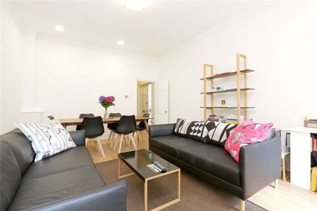 This is a large flat set over two floors and is part of a converted Victorian house. - Photo 4