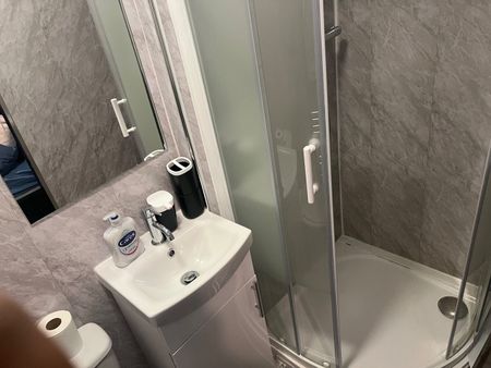 Room in a Shared House, Birstall Road, L6 - Photo 2