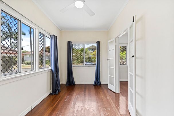 Modern Family Home in Prime Moorooka Location - Photo 1