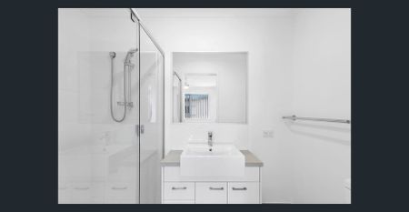 Is this your new home just in time for Xmas? Spacious 3-Bedroom Townhouse in Quiet Leafy Cul-de-Sac - Photo 4