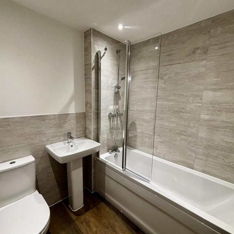 3 bedroom semi-detached house to rent - Photo 1