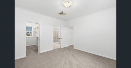 Lovely & Spacious Townhouse - Photo 3