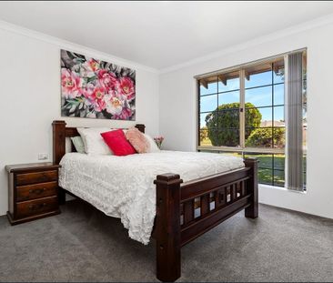 🏡 Comfortable, Fully Furnished Bedrooms – 10 Gulson Circuit, Waikiki - Photo 3