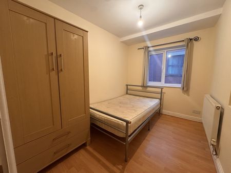 City Rd, Roath, Cardiff - Photo 3