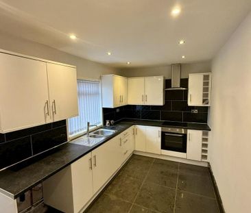 3 bedroom semi-detached house to rent - Photo 2