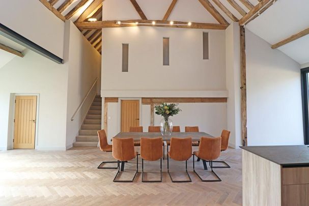 5 bedroom barn conversion to rent - Photo 1