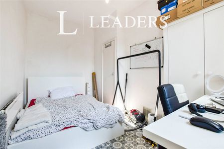 3 bedroom house to rent St. Georges Road, M14 - Photo 5