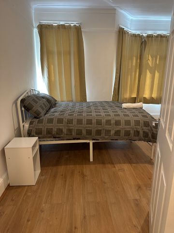 4 Bed End Terrace, College Gardens, N18 - Photo 3