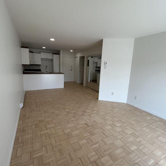 1 CHAMBRE - RÉNOVÉ - DISPO MAINTENANT - Photo 1