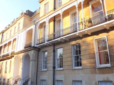 22 Lansdown Place, CHELTENHAM GL502HX - Photo 2