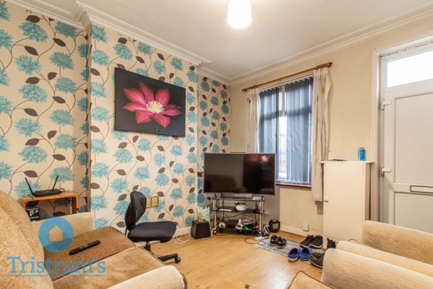 4 bed Mid Terraced House for Rent - Photo 1