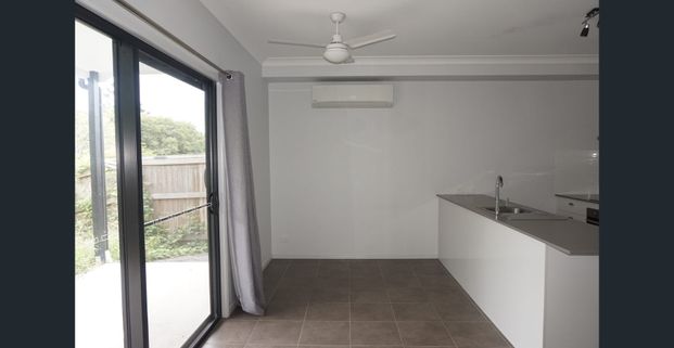 MODERN TOWN HOUSE - Photo 1