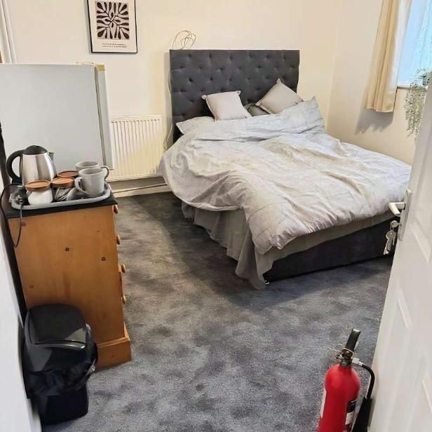 Laurels Road, Iver, SL0 - Photo 1