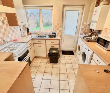 3 bedroom semi-detached house to rent - Photo 3