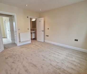 2 bedroom end of terrace house to rent - Photo 4