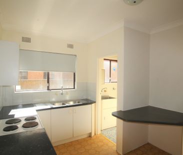 Quiet Ground floor two bedroom unit - Photo 5