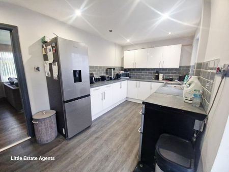 3 bedroom end of terrace house to rent - Photo 4