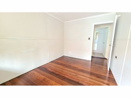 Neat and tidy 2 bedroom unit in quiet location! - Photo 2