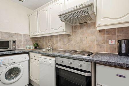 Flat 2, 227 HYDE PARK ROAD Leeds - LS6 1AH - Photo 2