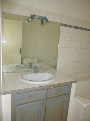 Appartement 3 pièces 58m2 MARSEILLE 6EME 738 euros - Photo 1