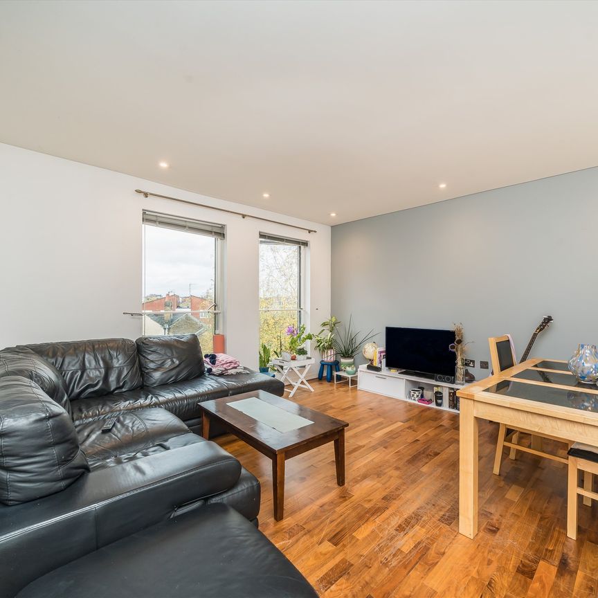 Balham Grove, Balham, SW12, London - Photo 1