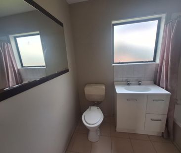 Two weeks rent free - Three Bedroom Home - Photo 2