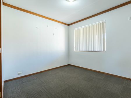 Top floor unit in perfect location! - Photo 2