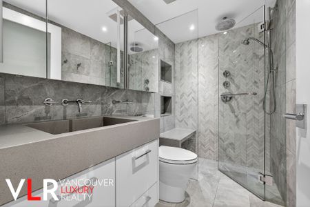 Condo in Downtown Vancouver, British Columbia - Photo 2