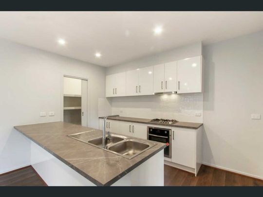 Contemporary two bedroom townhouse - Photo 1
