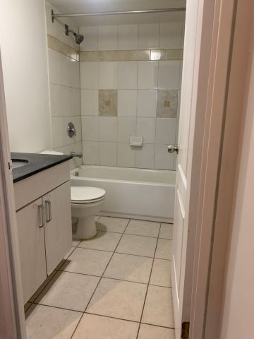 For Lease - 7405 Goreway Drive Unit# 514, Mississauga, Ontario - Photo 4