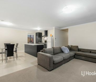 35 Toolern Waters Drive, Weir Views VIC, Belconnen - Photo 2