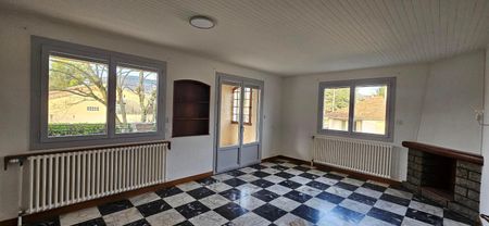 Location Maison 5 pièces 118m² CHOMERAC 07210 - Photo 2