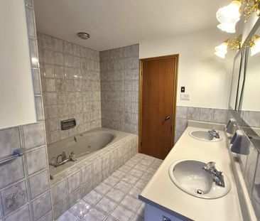 For Lease - 256 Cocksfield Avenue, Toronto, Ontario - Photo 6