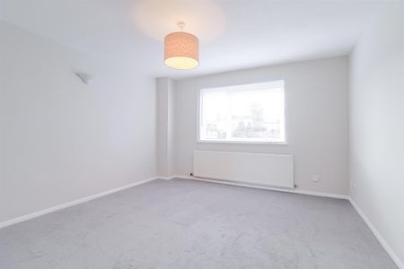 A 2 Bedroom Flat in Central Cheltenham GL53 7RB - Photo 4