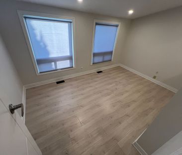 For Lease - 98 Thornton (Main Floor) Avenue, Bradford West Gwillimb... - Photo 4