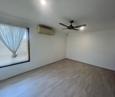 Lovely Home with Detached Garage! - Photo 4