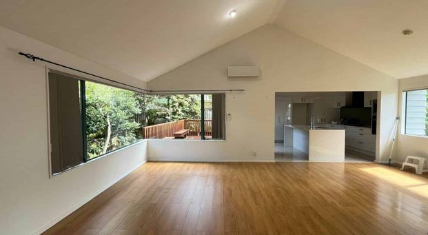 Spacious and Convenient 4 Bedroom 2 Bathroom i... - Photo 1