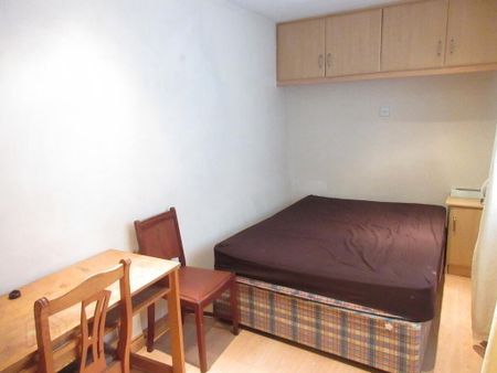 Great Apartment, 5a Canterbury Street, Queens Botanic Area, Belfast, BT7 1LB - Photo 3