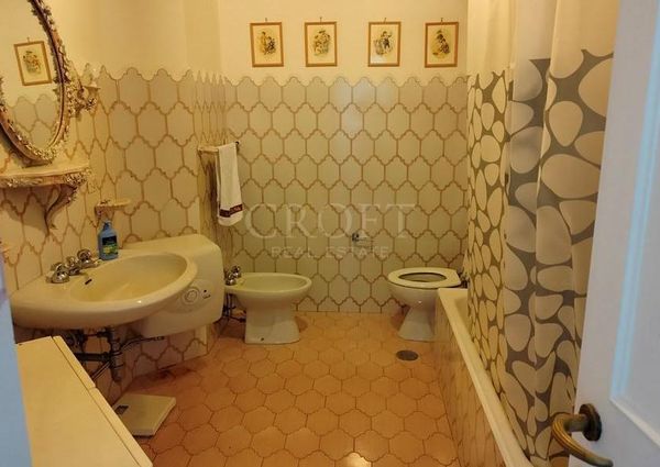 Ardeatina-Divino Amore: Quiet, charming rustic villa, big and well-curated garden, 3 beds, 1 study, 3 baths, living room, kitchen, with terraces , AC and parking space. Ref 2322