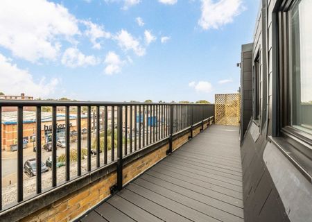 Balham High Road, SW17 7HD, London - Photo 2