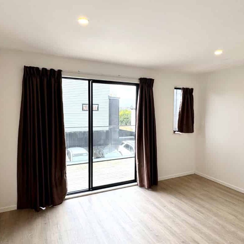 Executive Townhouse with Modern Design and Great Location - Photo 1