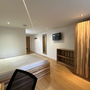 Kirkgate, HUDDERSFIELD - Photo 2