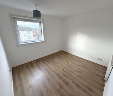 3 bedroom flat to rent - Photo 4