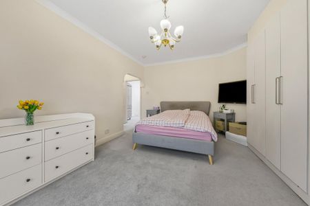 4 bedroom semi-detached house to rent - Photo 2