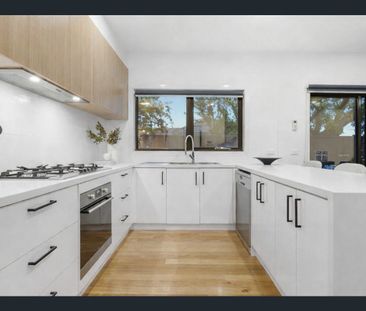 Modern & Convenient Living in the Heart of Glenroy - Photo 6