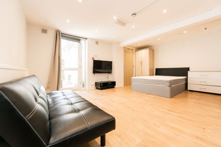 Basement Flat, 44 Headingley Avenue, Headingley, Leeds - Photo 3