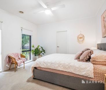 PEACE AND TRANQUILITY IN THE MIDDLE OF HIGHTON - Photo 2