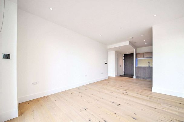 Exchange Gardens, Vauxhall, London, SW8 1GG - Photo 1